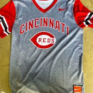 Cincinnati Reds V-neck Nike